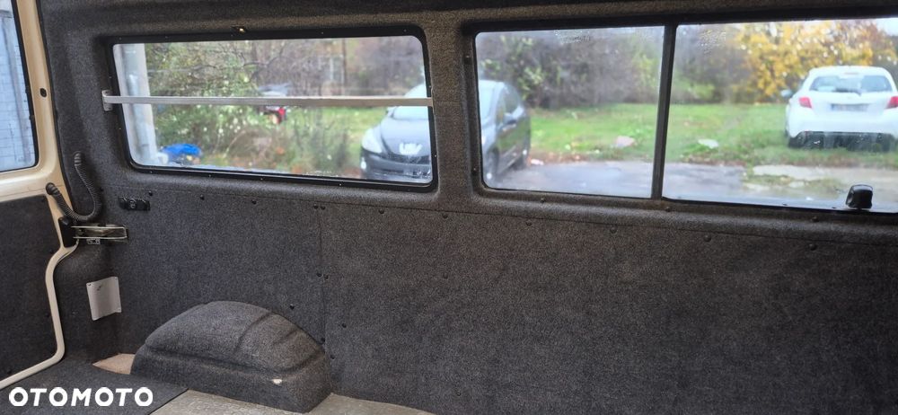 Volkswagen Transporter - 12