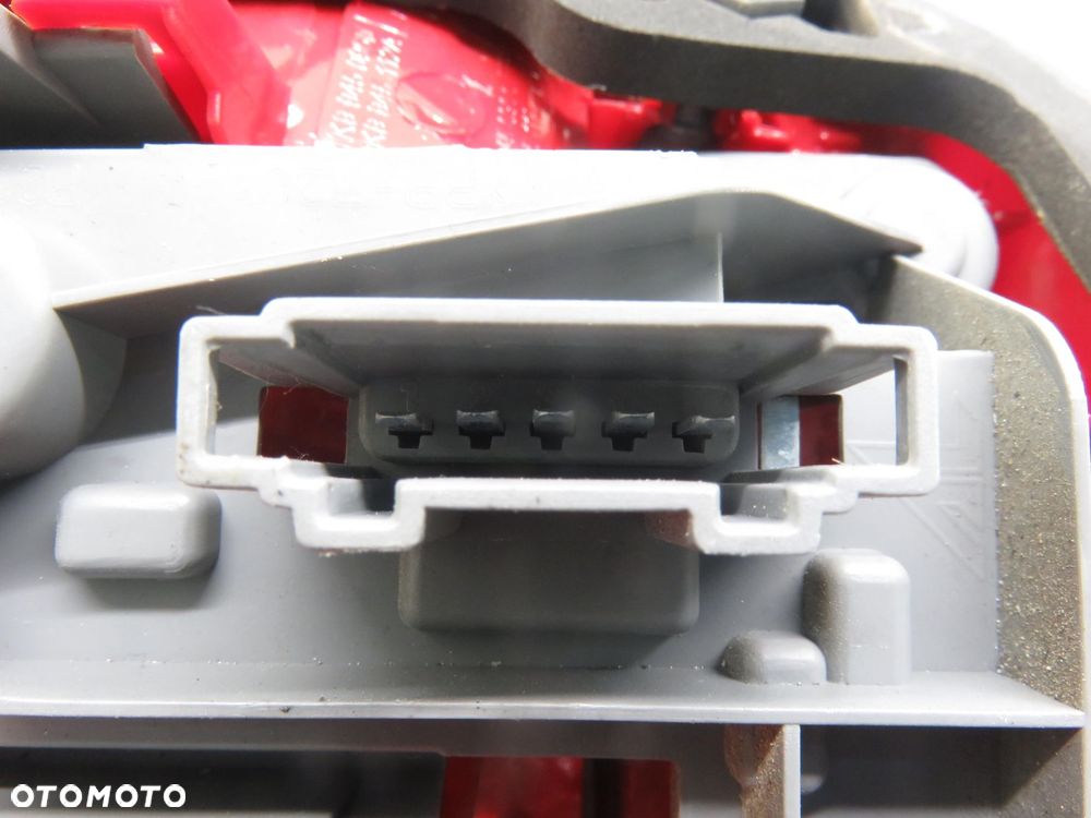 LAMPA PRAWA TYLNA VW GOLF V KOMBI 1K9945258 - 2