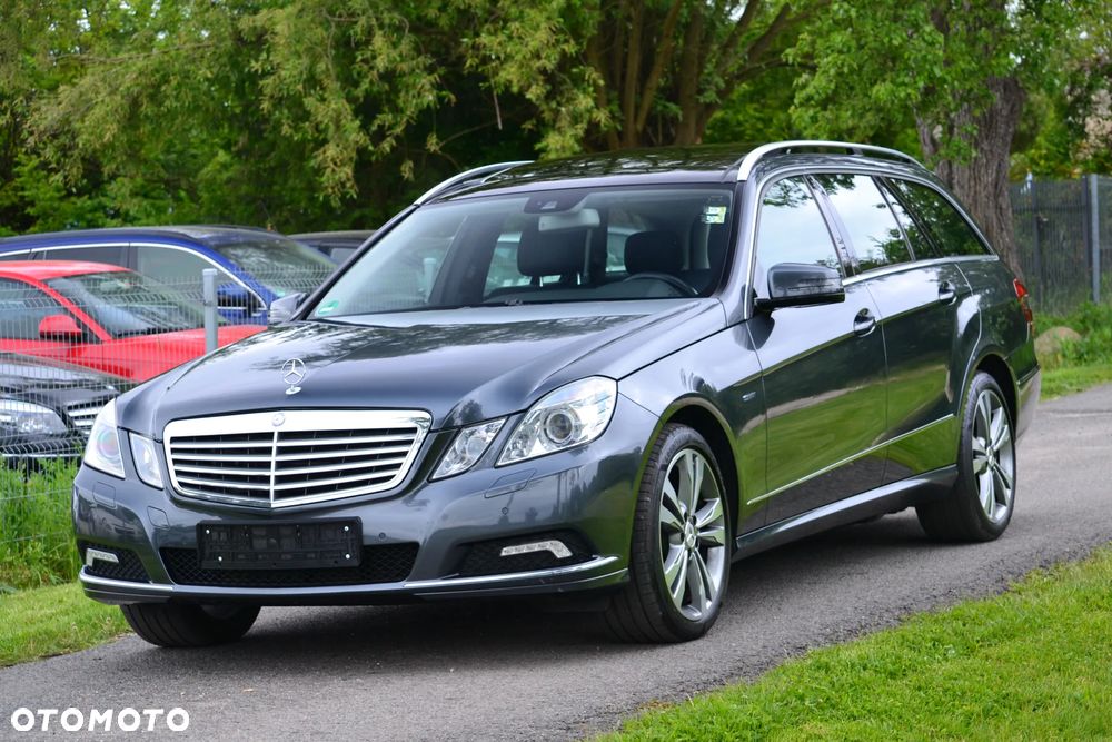 Mercedes-Benz Klasa E 350 CDI DPF BlueEFFICIENCY 7G-TRONIC Elegance - 15