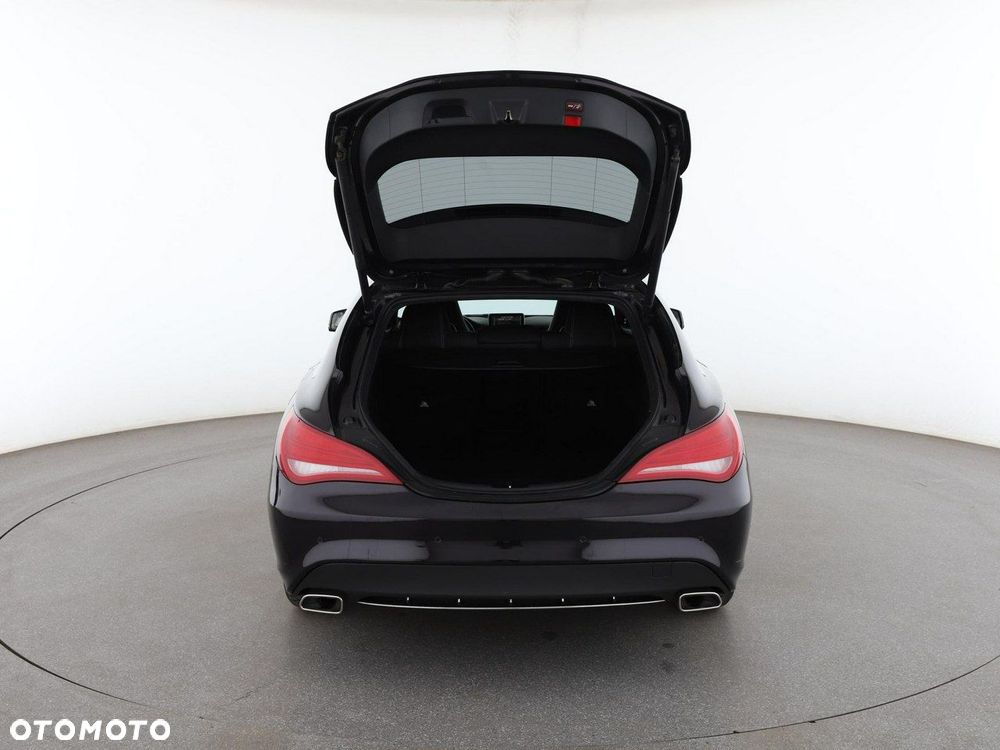 Mercedes-Benz CLA 200 7G-DCT Urban - 20