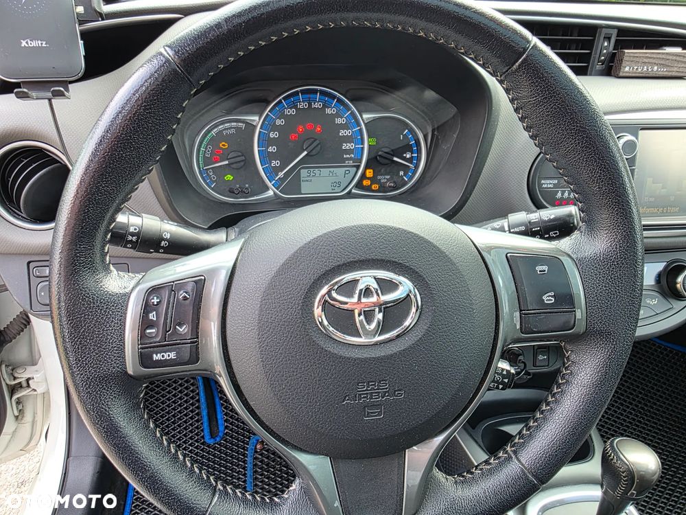 Toyota Yaris Hybrid 100 Sol - 20