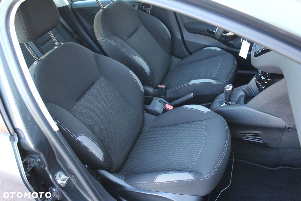 Peugeot 208 - 15