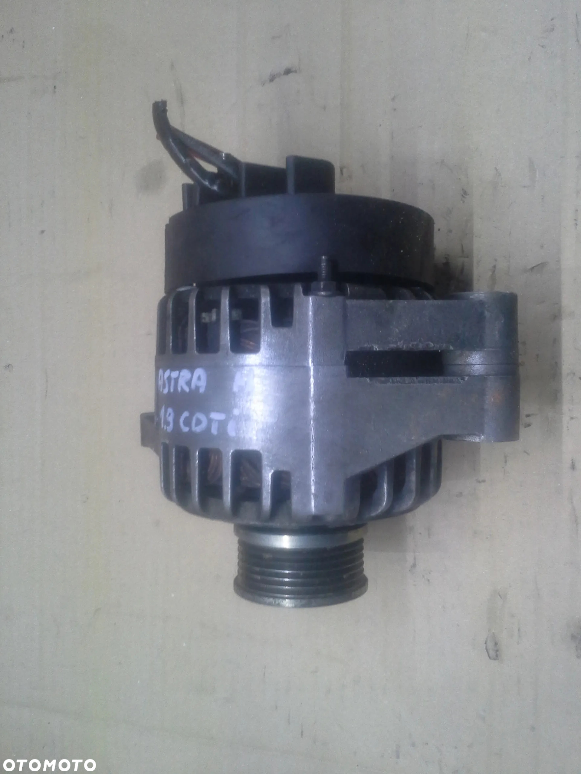 Opel Astra H Vectra C Zafira B 1.9 CDTi alternator Denso 13153236 - 17