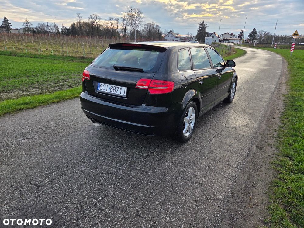 Audi A3 Sportback 1.6 TDI DPF S line Sportpaket - 4