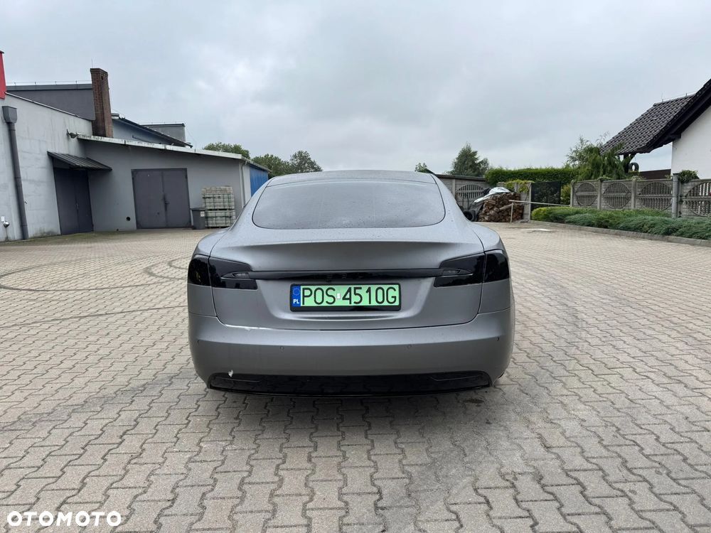 Tesla Model S - 22
