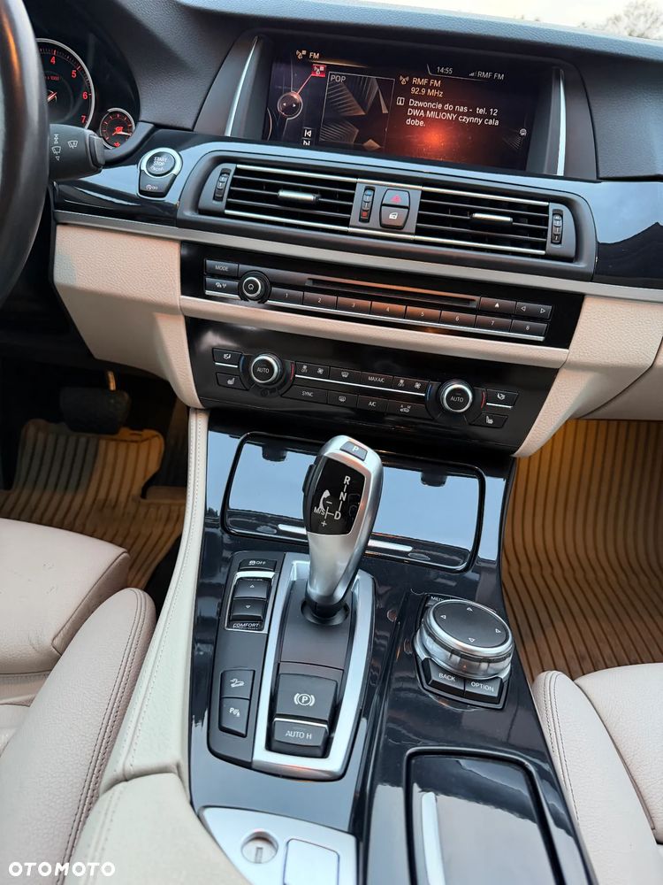 BMW Seria 5 528i xDrive Luxury Line - 16