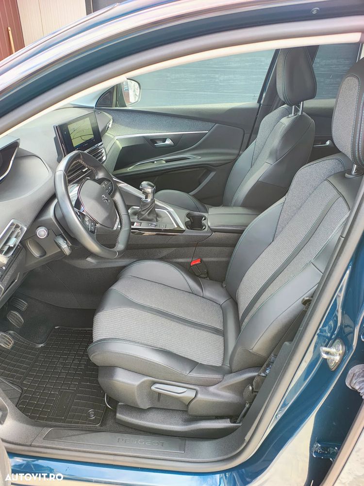 Peugeot 3008 1.2 PureTech Turbo S&S Allure - 11