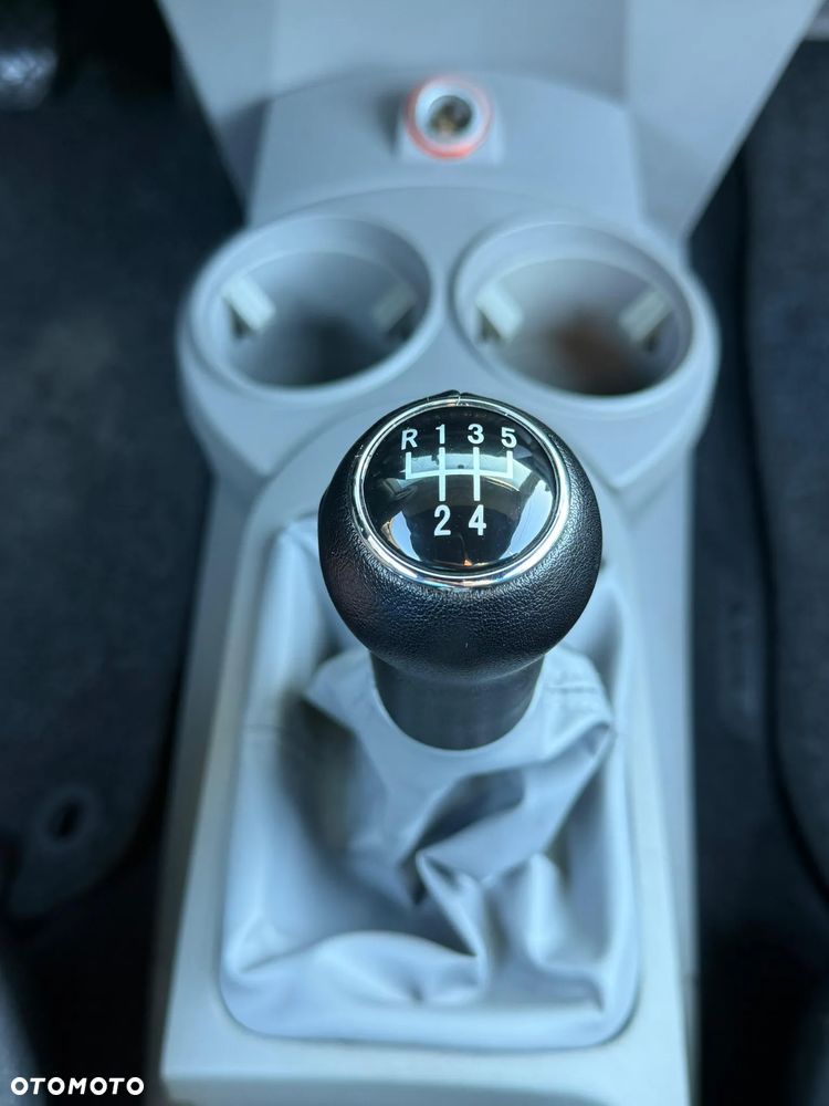 Volkswagen New Beetle 2.0 - 37