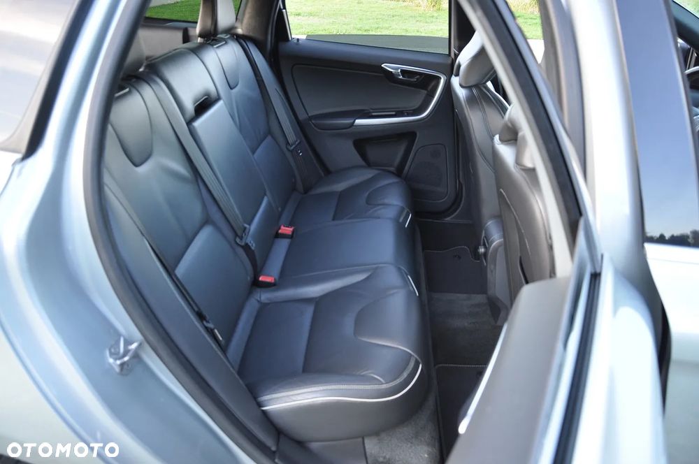 Volvo XC 60 D4 AWD Geartronic Summum - 24