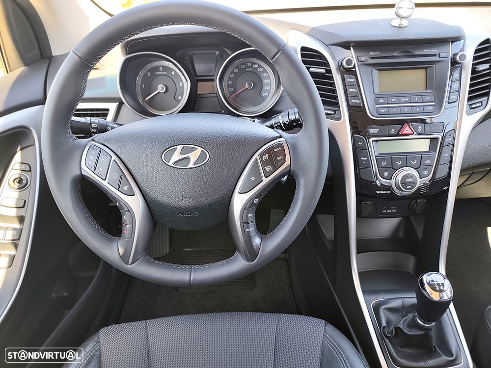 Hyundai i30 1.6 CRDI STyle J17 - 16
