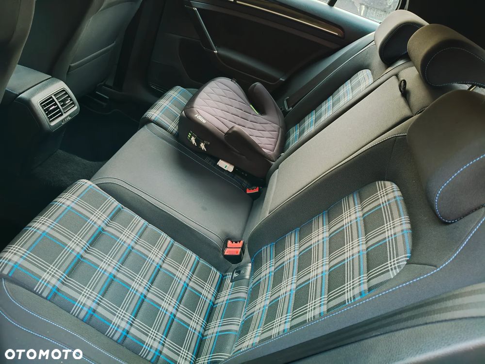 Volkswagen Golf - 26