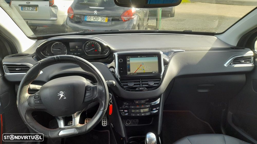 Peugeot 2008 1.6 BlueHDi GT Line - 16