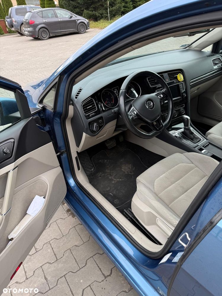 Volkswagen Golf - 6