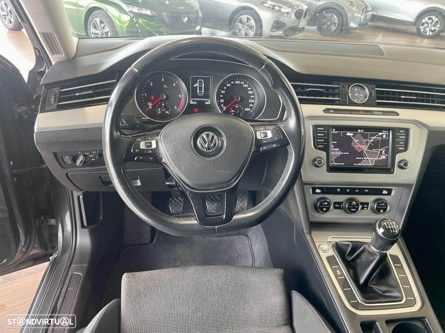 VW Passat 1.6 TDI BlueMotion - 11