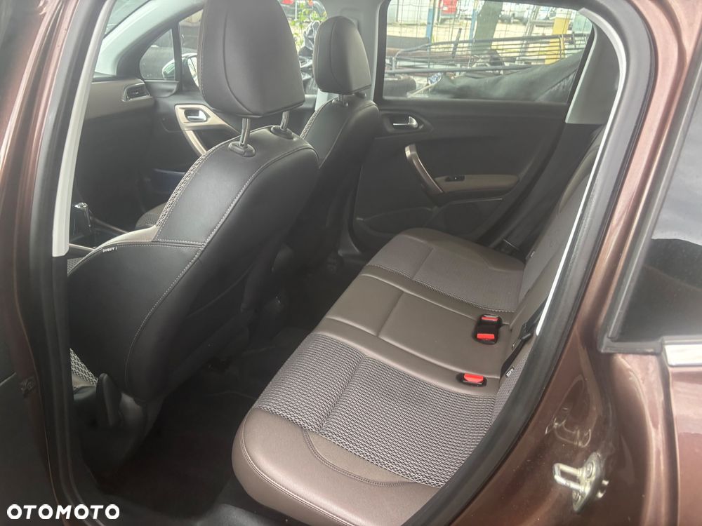 Peugeot 2008 120 VTI Automatik Allure - 27