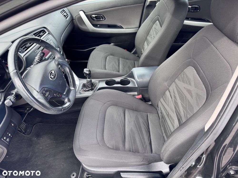 Kia Ceed - 8