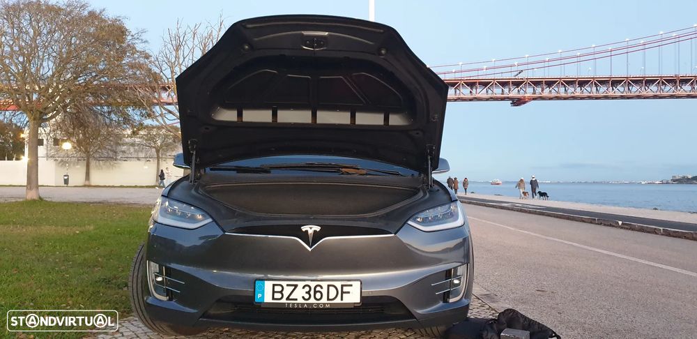 Tesla Model X - 29