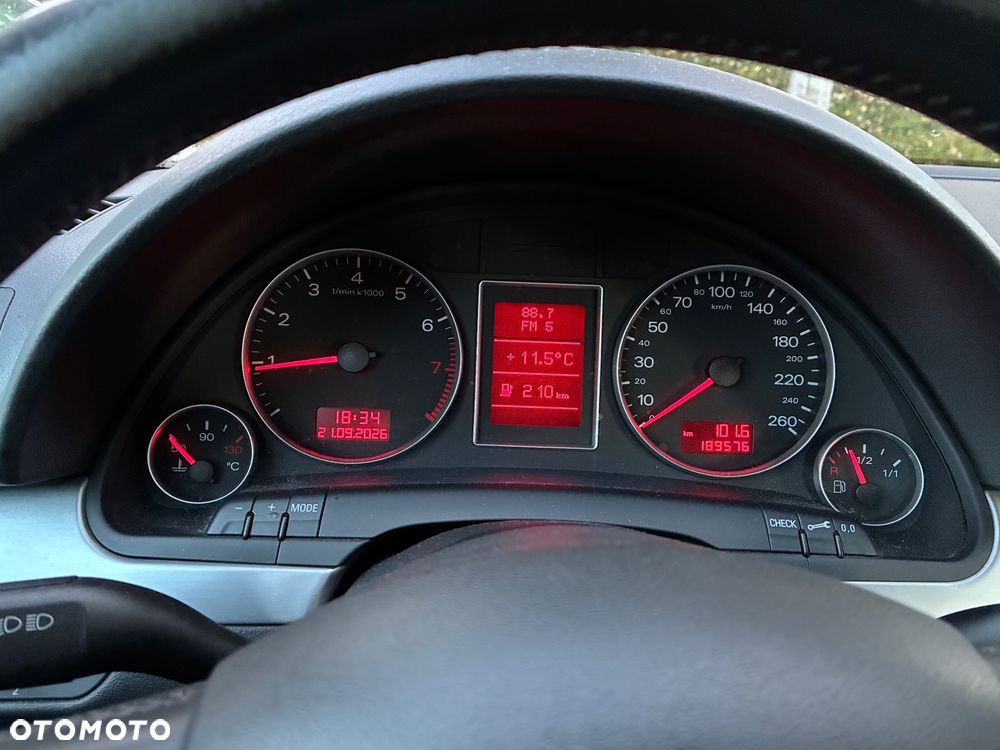Audi A4 Limousine 1.6 - 9