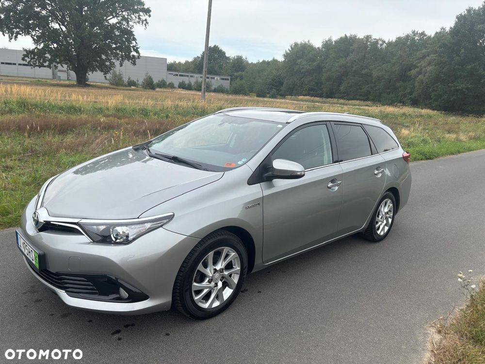 Toyota Auris 1.8 HSD Luna - 2