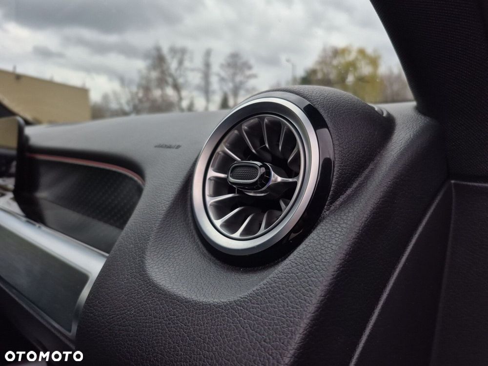 Mercedes-Benz EQB - 23