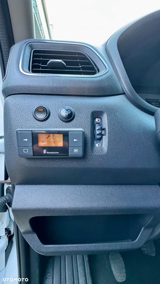 Renault Renault Master kontener Rampa Izoterma najazd WINDA 3 miejsca izolowany budka na rama 6EP 8EP - 22