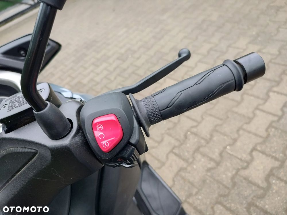 Yamaha X-max - 5