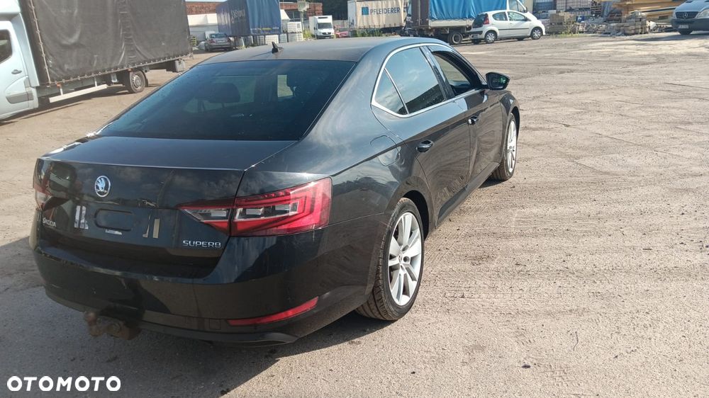 Skoda Superb 2.0 TDI Premium Edition - 7