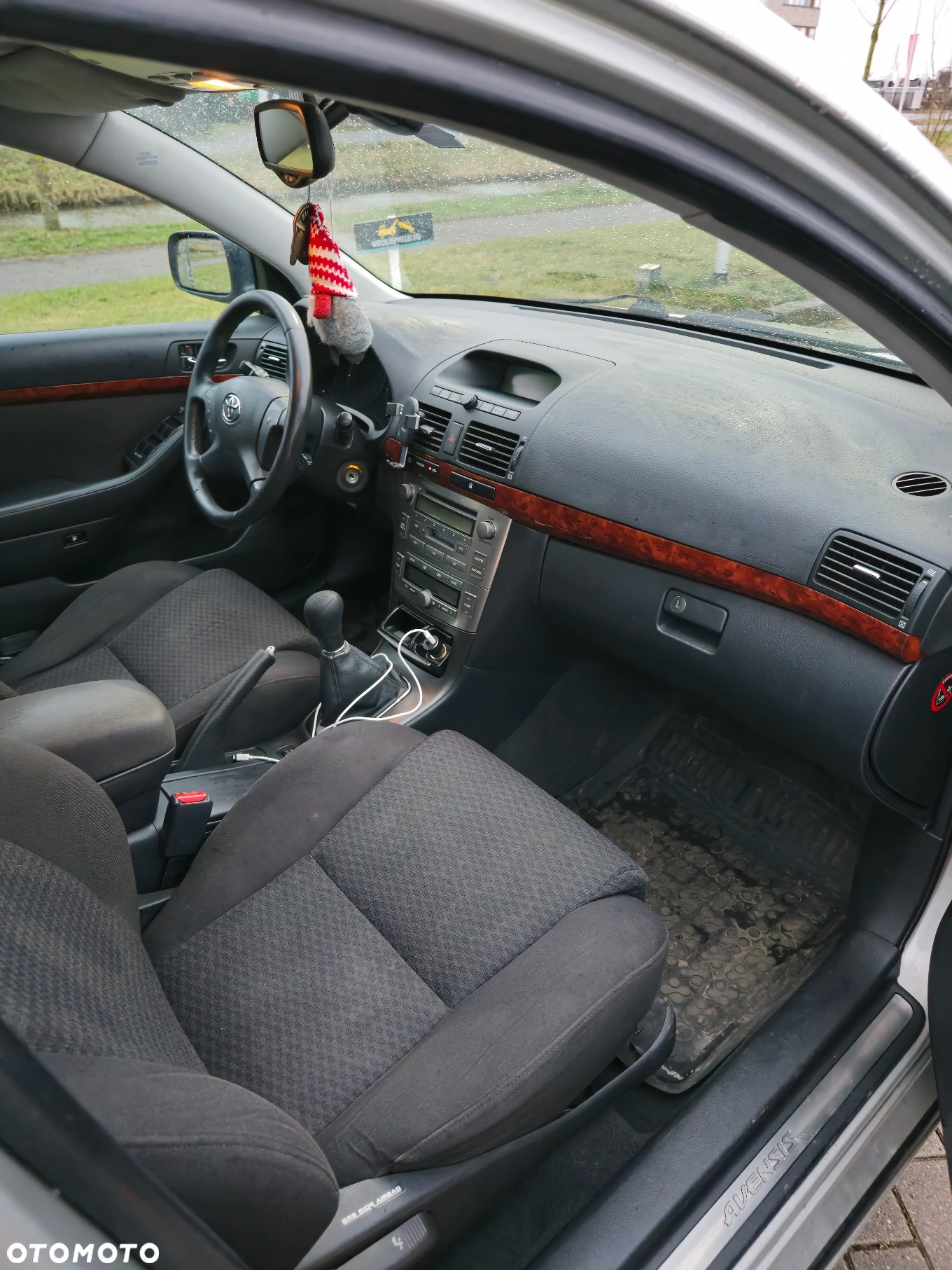 Toyota Avensis 2.0 D-4D - 12