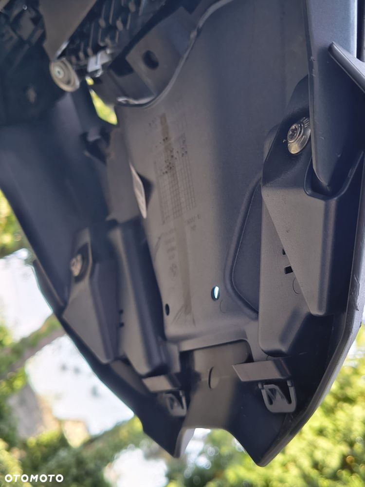 BMW F - 21