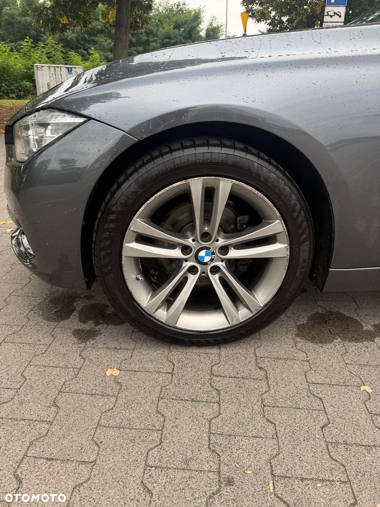 BMW Seria 3 330i xDrive Edition Luxury Line Purity - 21