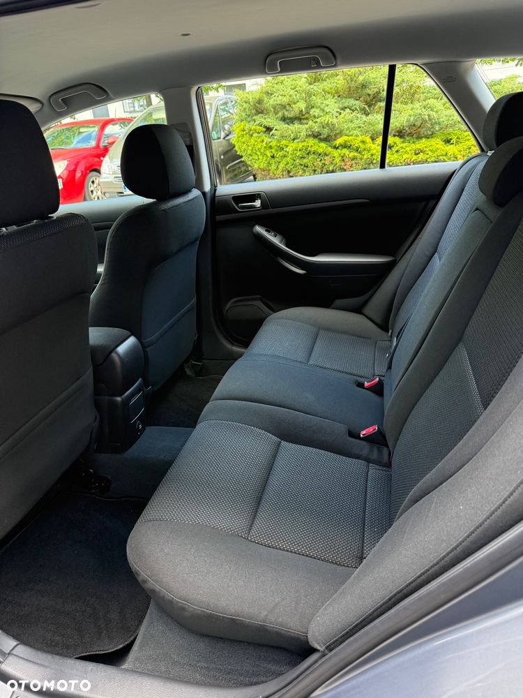 Toyota Avensis 1.8 VVT-i Terra - 22