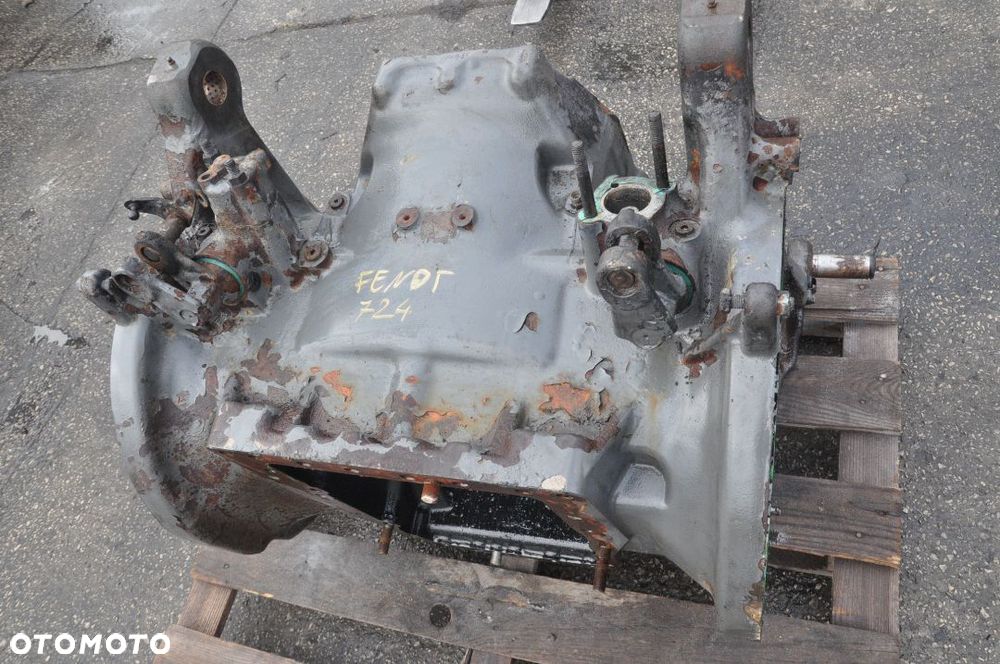 OBUDOWA TYLNEGO MOSTU FENDT 724 - 1