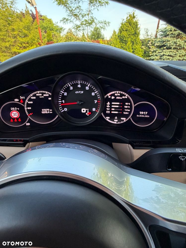 Porsche Cayenne GTS - 11