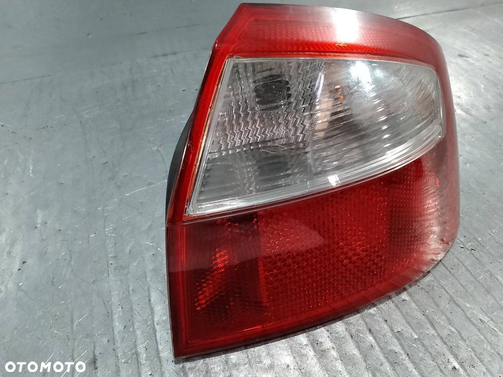 LAMPA TYLNA PRAWA AUDI A4 B6 11-A467B SEDAN - 3
