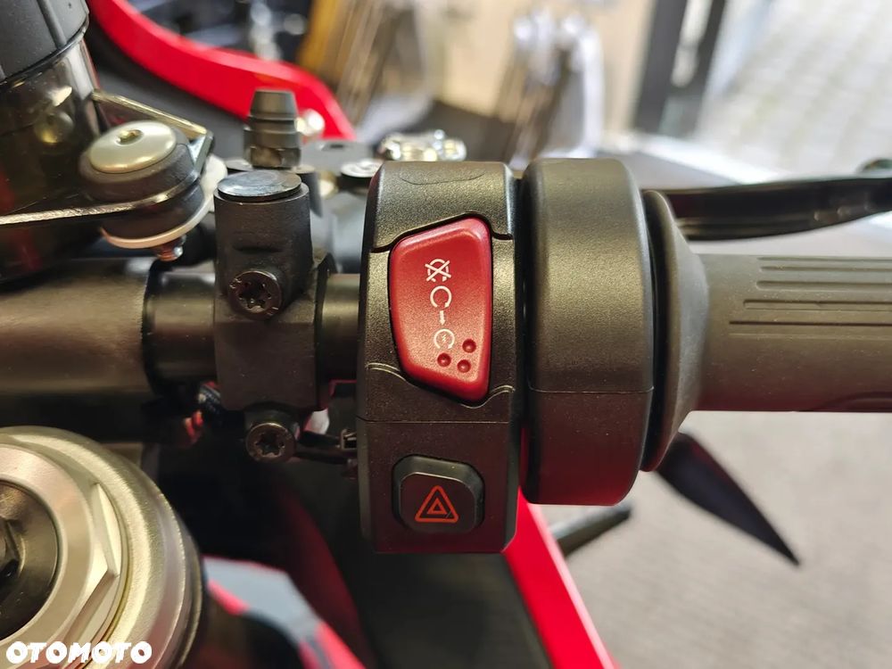 QJMOTOR SRK 800RR - 28