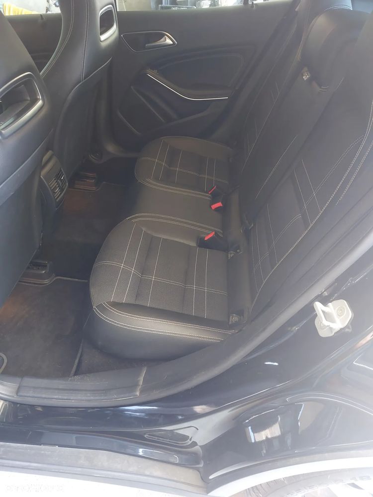 Mercedes-Benz GLA 180 7G-DCT Urban - 10