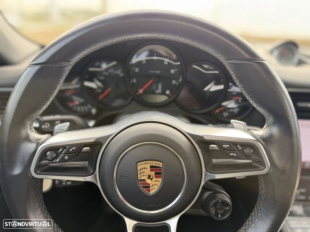Porsche 911 (991) Carrera 4 PDK - 32