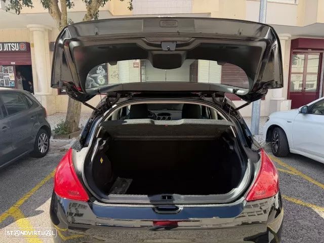 Peugeot 308 1.6 HDi Active — fotografia 12