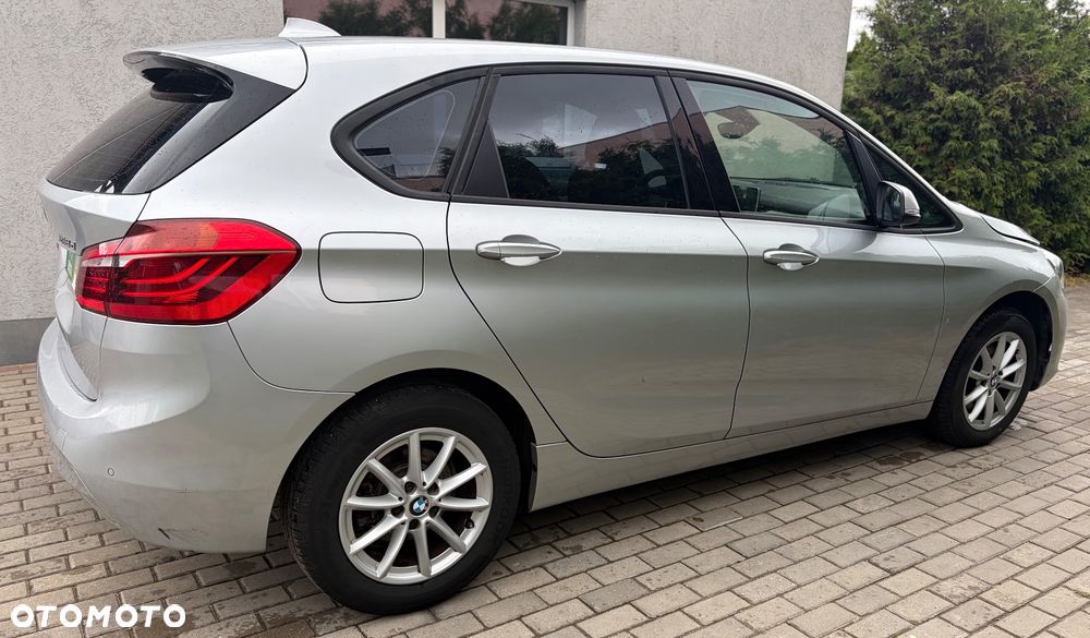 BMW Seria 2 218d - 8