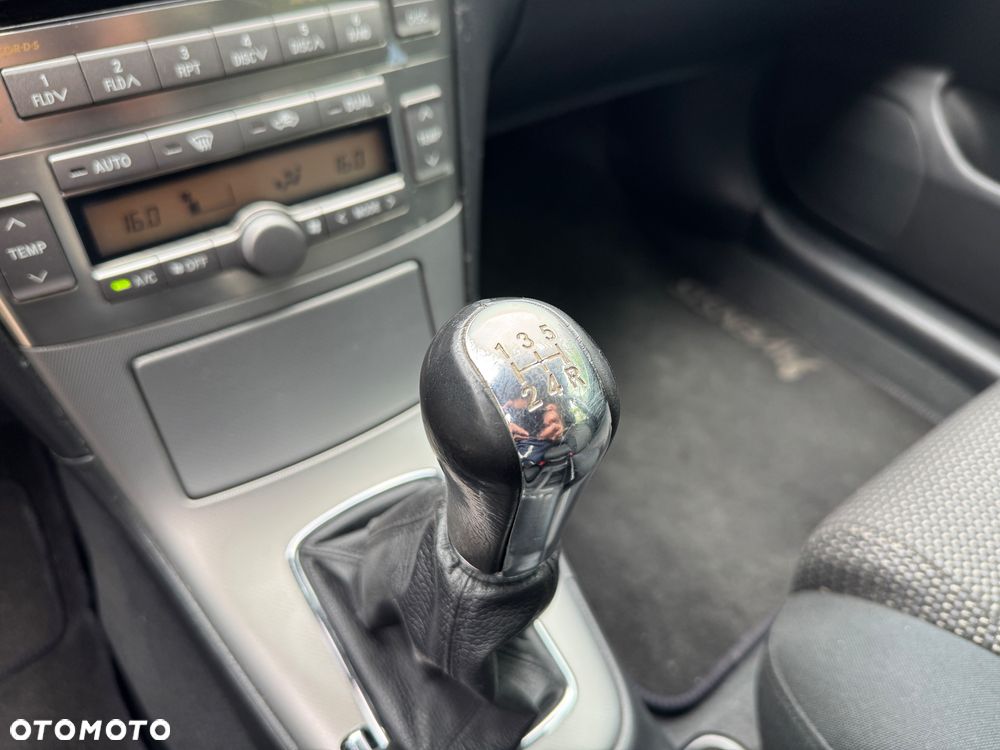 Toyota Avensis - 14