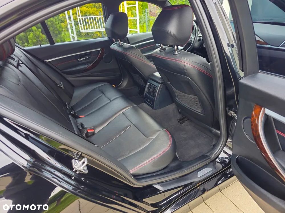 BMW Seria 3 328i Touring Sport Line - 7