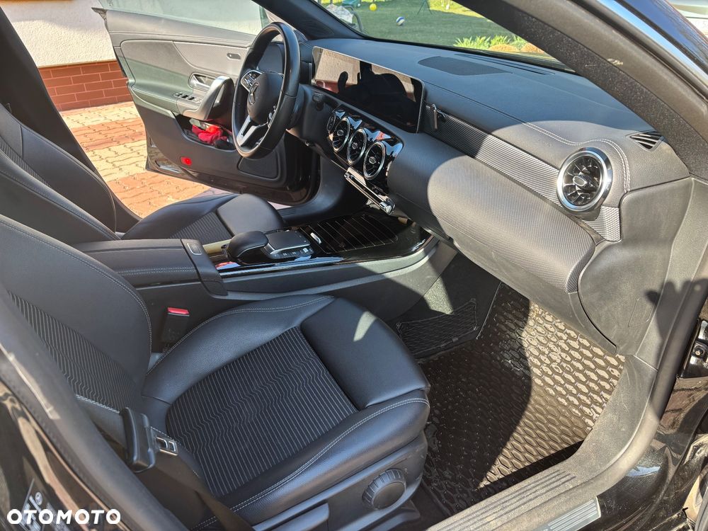 Mercedes-Benz CLA - 12