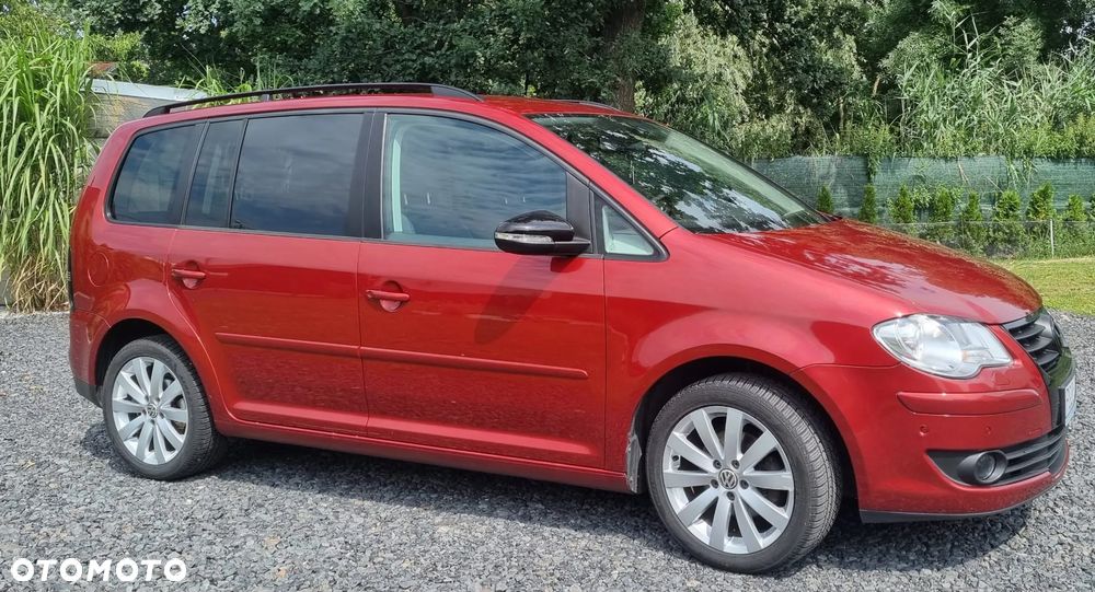 Volkswagen Touran 1.9 TDI Highline DSG - 1
