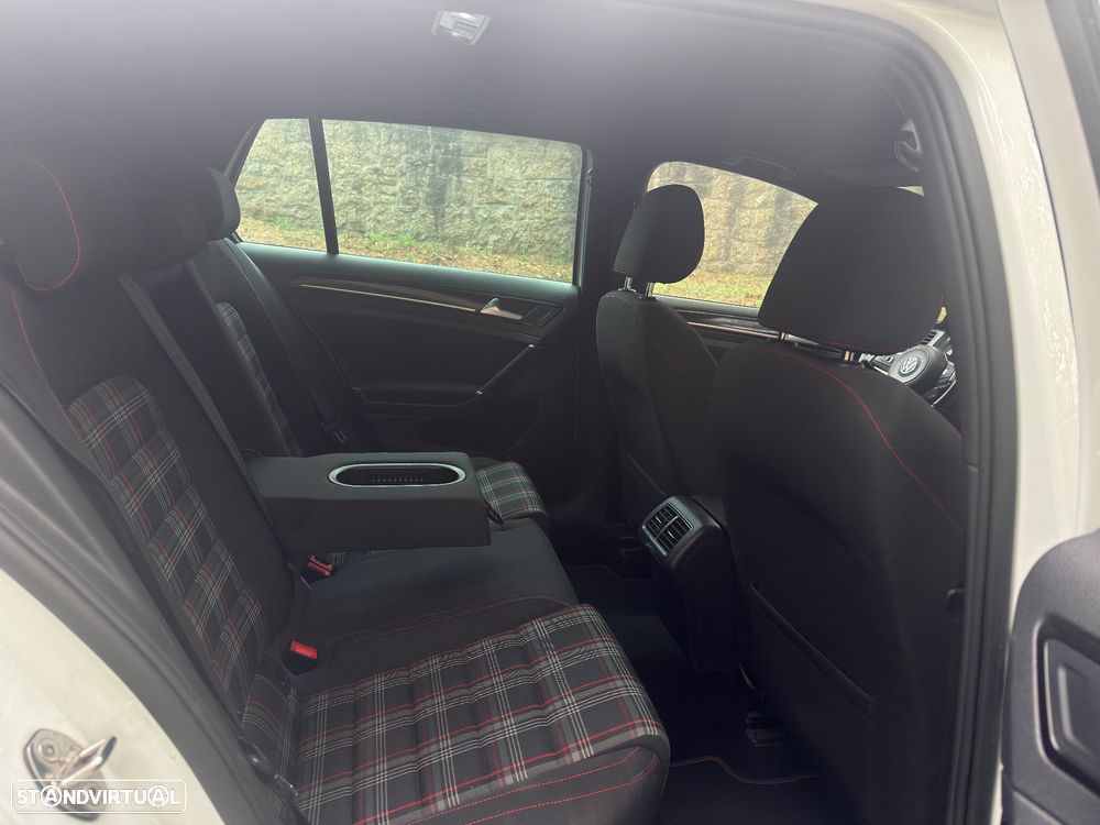 VW Golf 2.0 GTI - 29