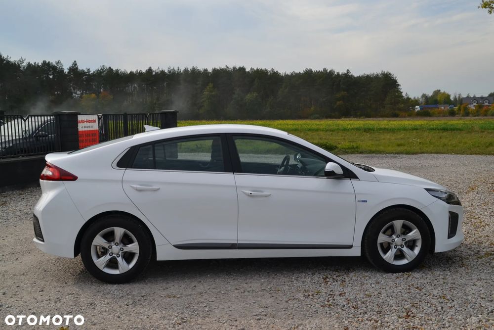 Hyundai IONIQ - 19