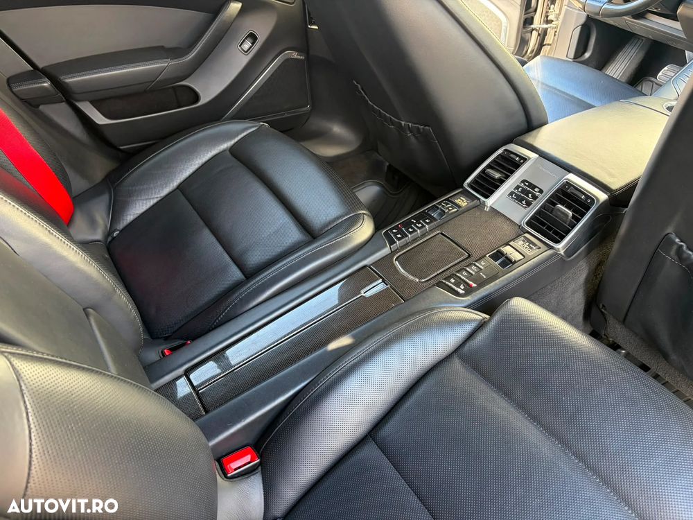 Porsche Panamera Turbo PDK - 19