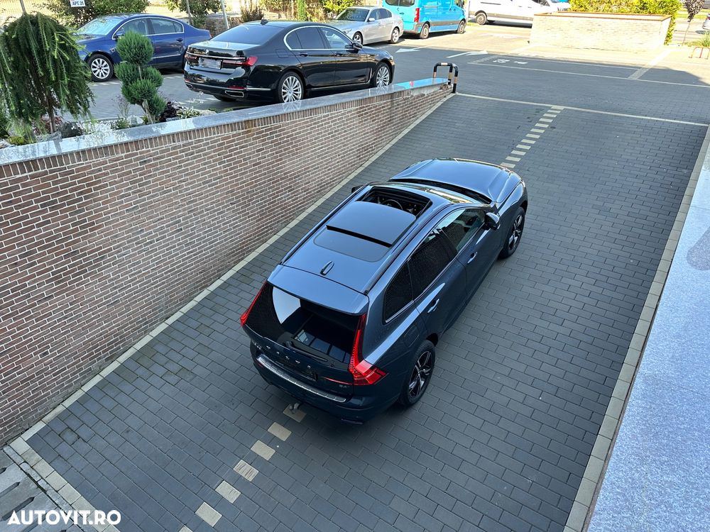 Volvo XC 60 B4 MHEV AT8 AWD R-Design - 10