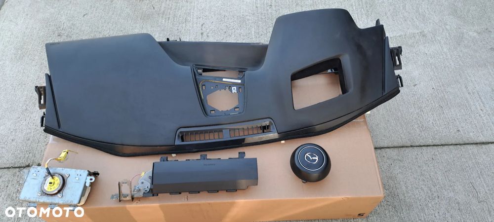 Grill Mazda CX3 Mazda 2 2015 - części - 7