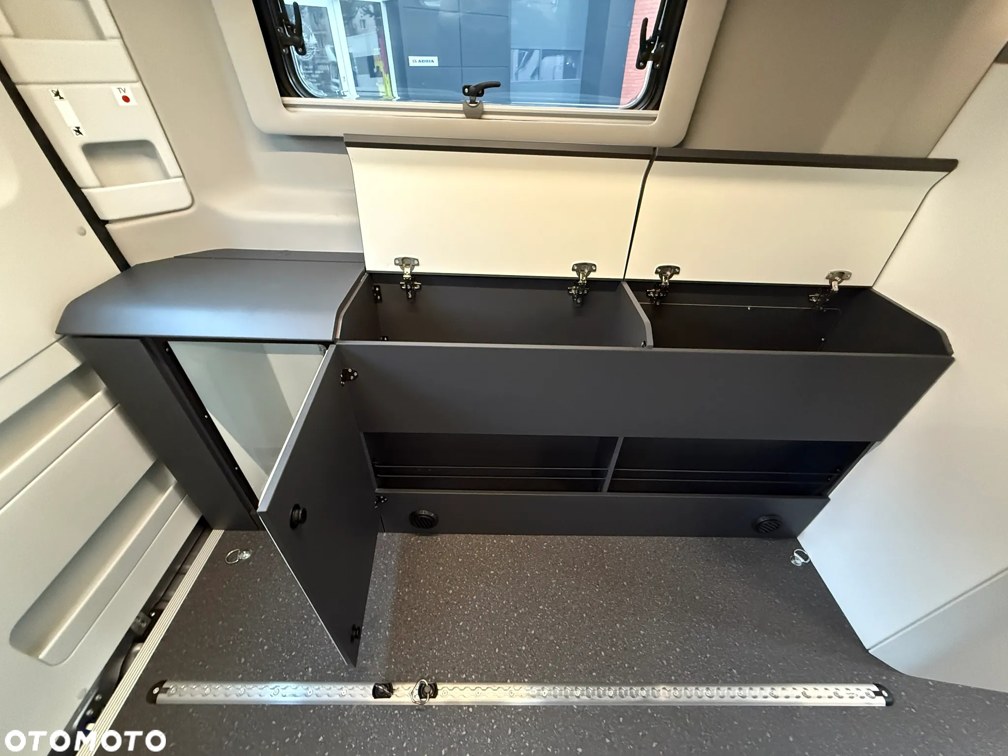 Adria Twin Supreme 640 SGX - 24