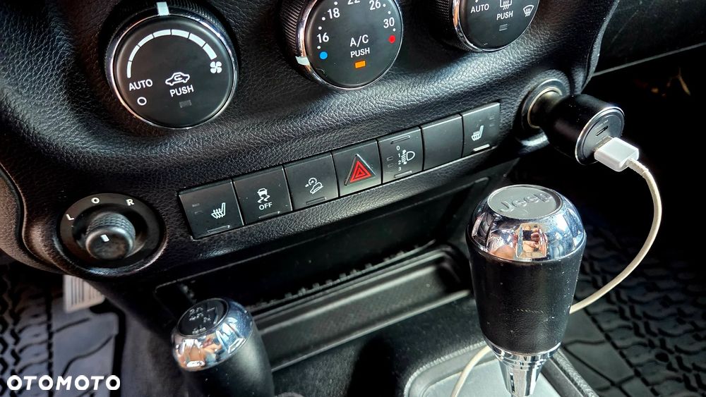 Jeep Wrangler Unlimited 2.8 CRD DPF Automatik Sahara - 14